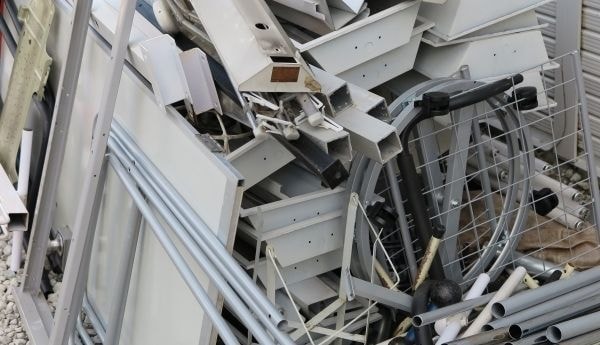 たくさんの金属くず