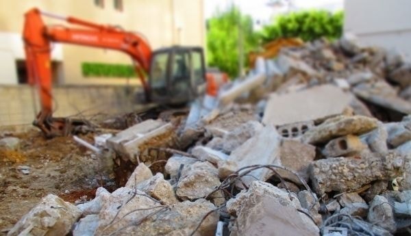 コンクリートや金属類のゴミ