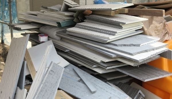 古くなった壁材